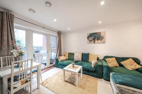 2 bedroom flat for sale, Palma Court, 631-635 Whitton Avenue West, Greenford, UB6