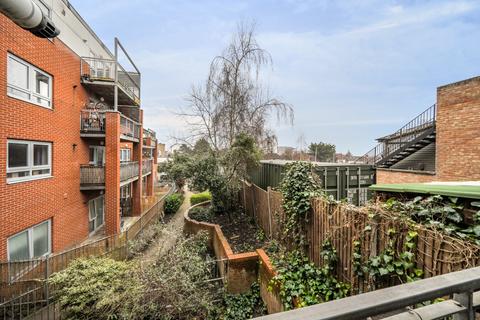 2 bedroom flat for sale, Palma Court, 631-635 Whitton Avenue West, Greenford, UB6