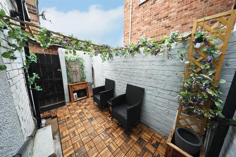 2 bedroom terraced house for sale, Newland Avenue, Hull