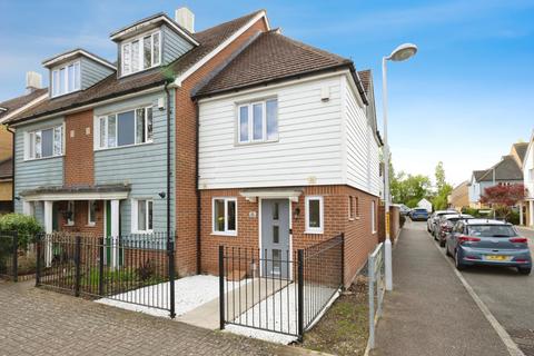 2 bedroom end of terrace house for sale, Sir Henry Brackenbury Road, Ashford, Kent