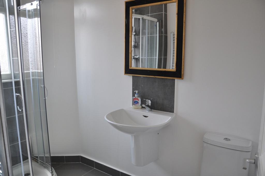 A modern and clean bathroom featuring a spaciou...