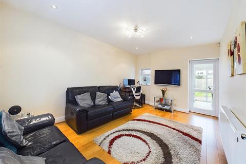 3 bedroom semi-detached house for sale, Elm Avenue, Ruislip HA4