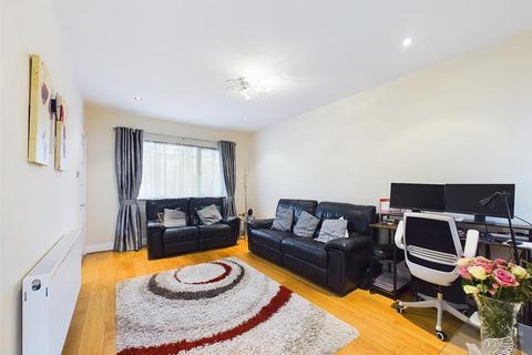 3 bedroom semi-detached house for sale, Elm Avenue, Ruislip HA4