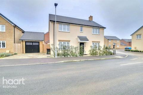 4 bedroom detached house to rent, Peacock Lane, BEDFORD