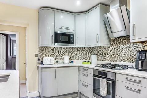 2 bedroom flat for sale, Albert Road, London SE25