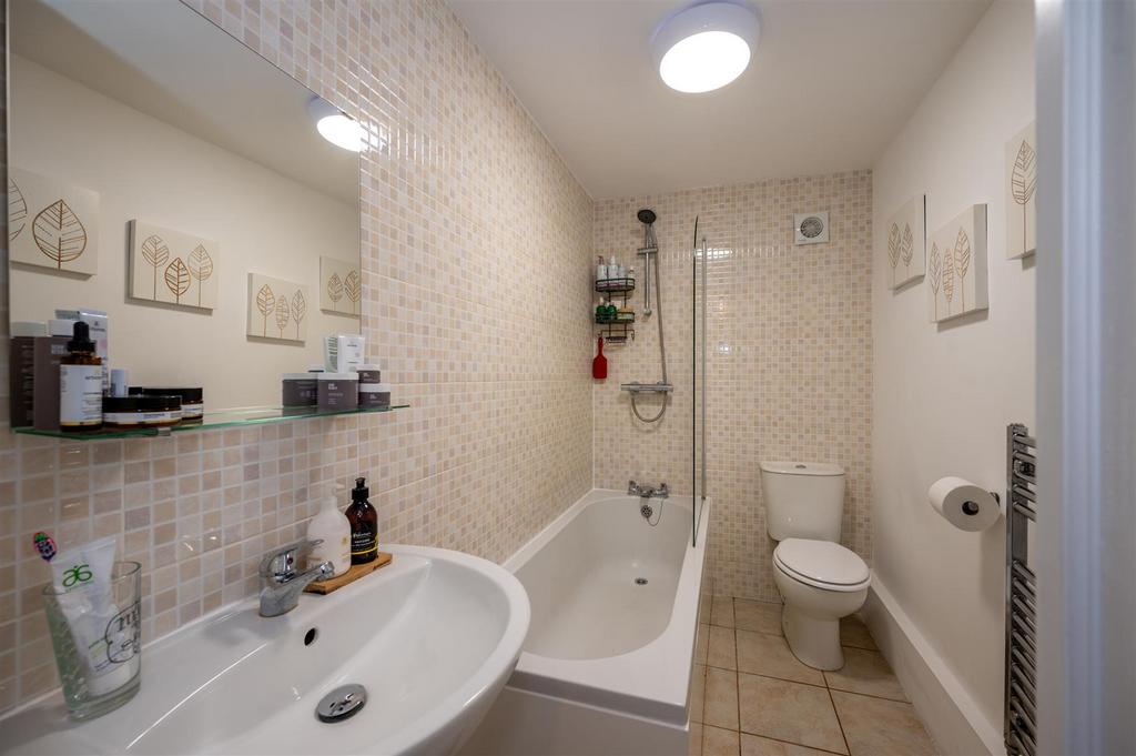18 Haslemere Gardens-21.jpg