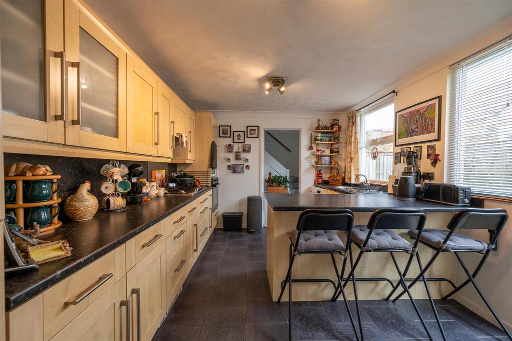 18 Haslemere Gardens-10.jpg