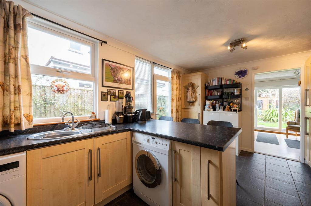 18 Haslemere Gardens-8.jpg