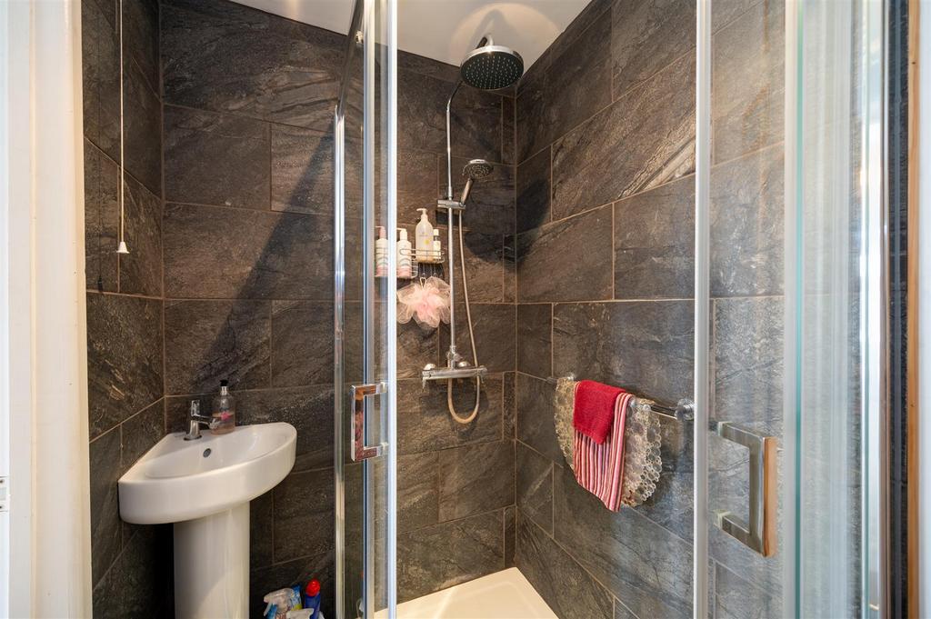 18 Haslemere Gardens-6.jpg