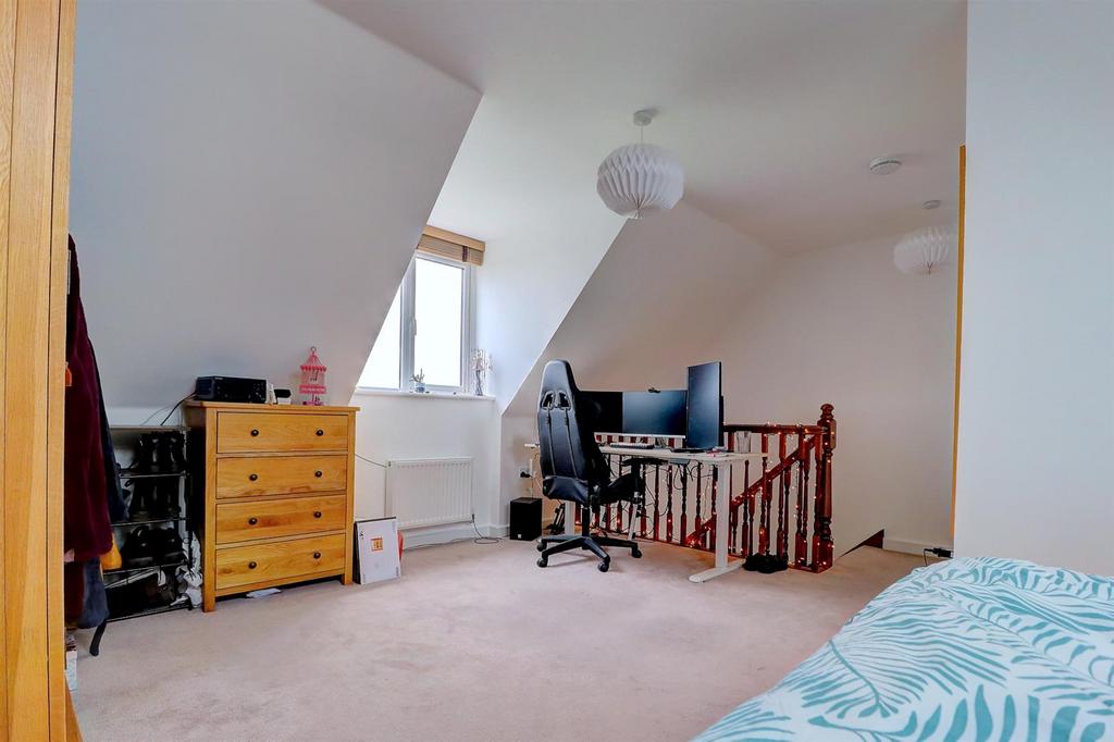 Bedroom 1 .4.jpg