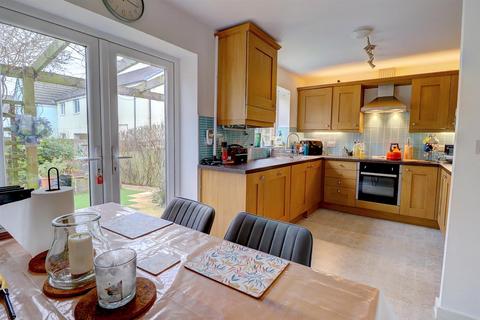 41 Taylor Crescent, Westward Ho, Bideford, EX39 3FA