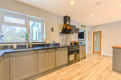 4 bedroom detached house for sale, Claverham Way, Battle