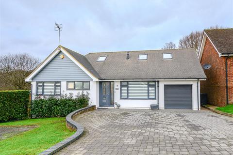 4 bedroom detached house for sale, Claverham Way, Battle