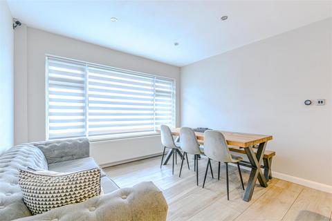 25 Claverham Way, Battle, TN33 0JE