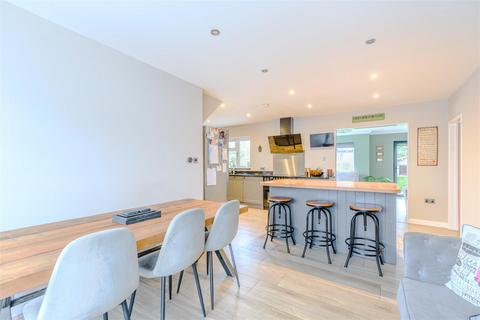 4 bedroom detached house for sale, Claverham Way, Battle