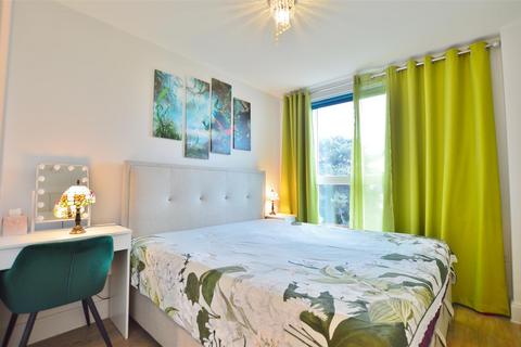 1 bedroom flat for sale, Horlicks Quarter, Slough