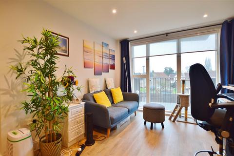 1 bedroom flat for sale, Horlicks Quarter, Slough