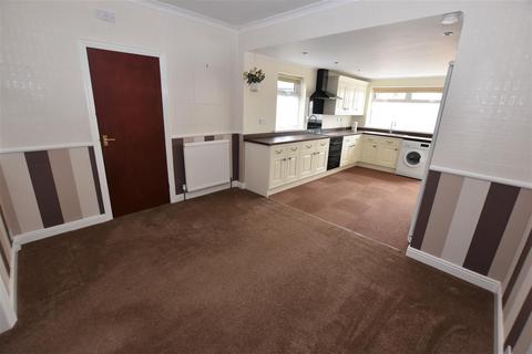 3 bedroom end of terrace house to rent, Avondale, Anlaby Park Road South, Hull