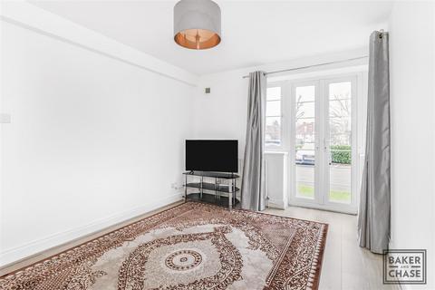 2 bedroom flat for sale, Beech Lawns, North Finchley N12