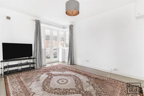 2 bedroom flat for sale, Beech Lawns, North Finchley N12