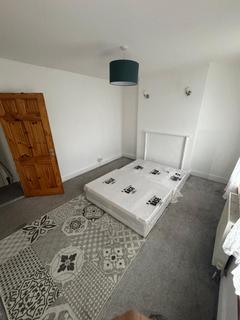 2 bedroom terraced house to rent, Humberstone Road, E13