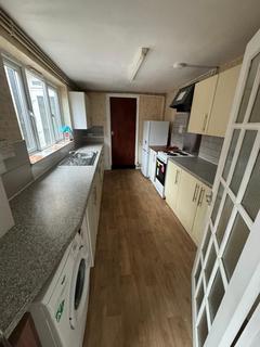 2 bedroom terraced house to rent, Humberstone Road, E13