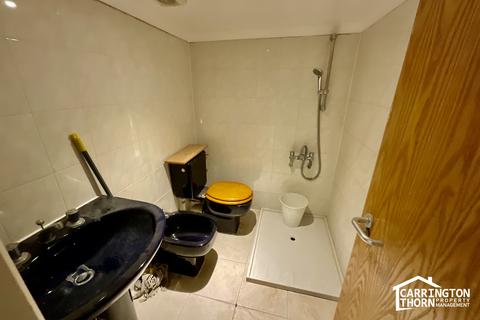 Studio to rent, Inverine Road, London