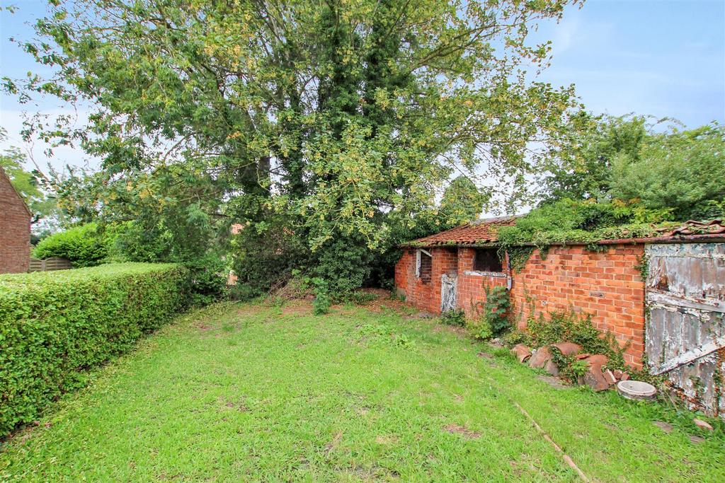 Rear Garden & Pigsty - N4.JPG