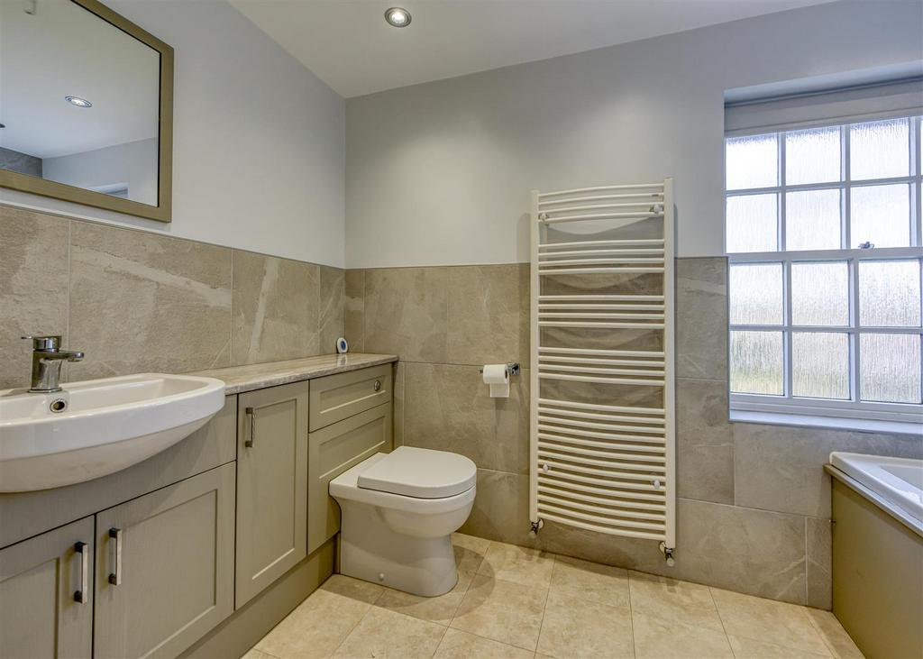 21 Ash Hill-bathroom1.jpg