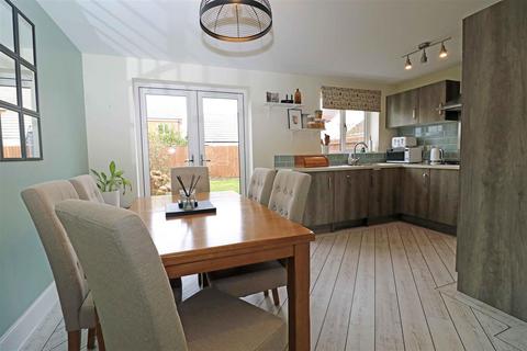 3 bedroom semi-detached house for sale, Wheelwright Way, Wellesbourne, Warwick