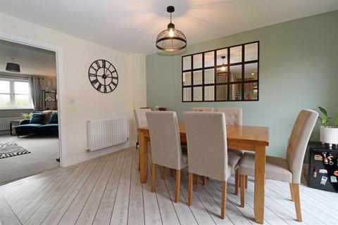 3 bedroom semi-detached house for sale, Wheelwright Way, Wellesbourne, Warwick