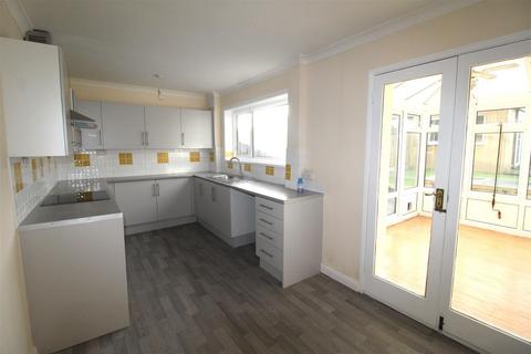 2 bedroom terraced house for sale, Manor Road, Queenborough