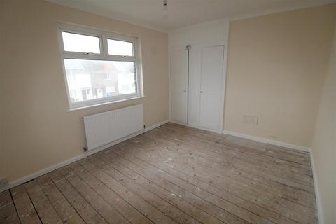 6 Manor Road, Queenborough, ME11 5ND