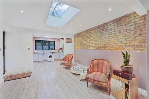 3 bedroom flat for sale, Christchurch Road, Crouch End, N8