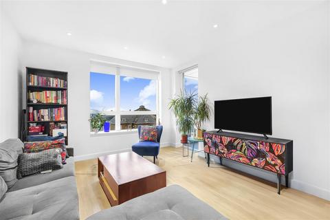 1 bedroom flat for sale, Hamlet Court, Smithfield Square, N8