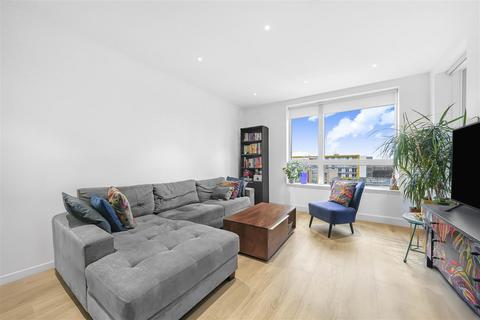 1 bedroom flat for sale, Hamlet Court, Smithfield Square, N8