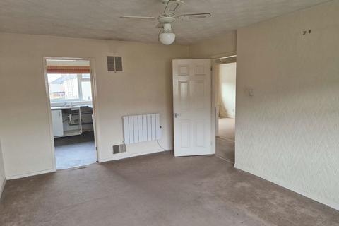 2 bedroom maisonette for sale, 2 Checketts Close, Worcester.  WR3 7JZ