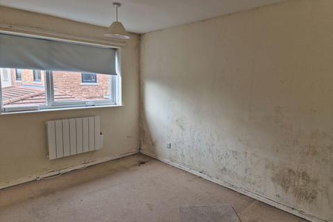 2 bedroom maisonette for sale, 2 Checketts Close, Worcester.  WR3 7JZ