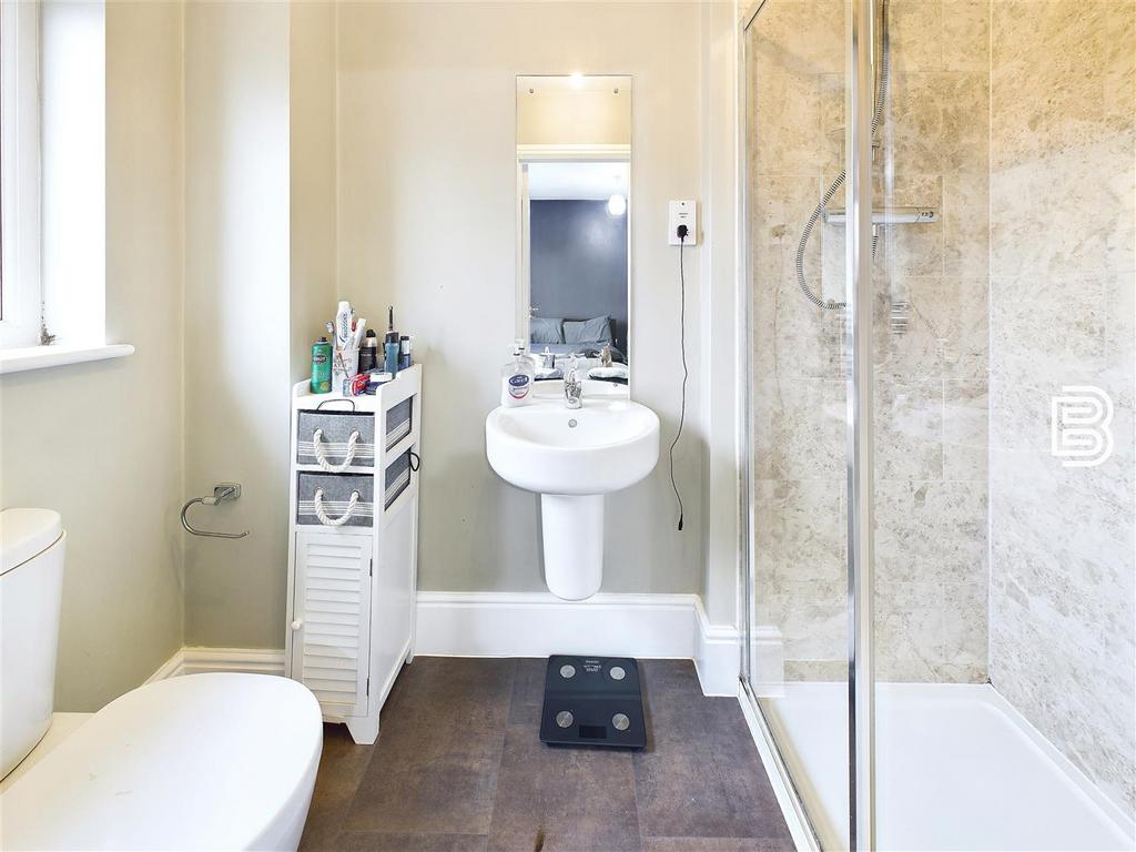 Ensuite 2.jpg