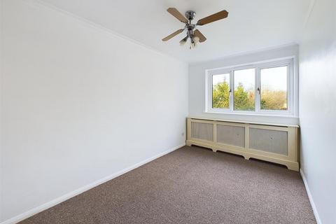 2 bedroom apartment for sale, Glebe Avenue, Ruislip HA4