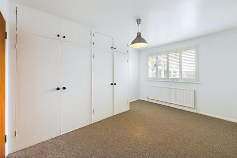 2 bedroom apartment for sale, Glebe Avenue, Ruislip HA4