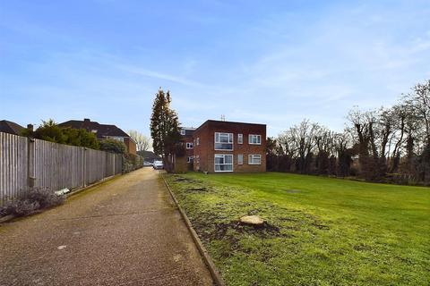 2 bedroom apartment for sale, Glebe Avenue, Ruislip HA4