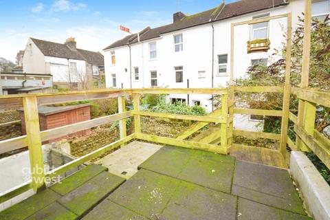 3 bedroom terraced house to rent, Caledonian Road Brighton BN2