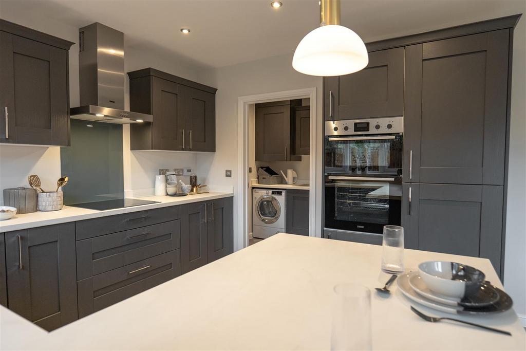 5. Kitchen.jpg