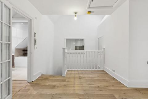2 bedroom flat to rent, Hemstal Road, London NW6