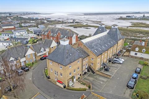 4 bedroom terraced house for sale, Saltcote Maltings, Heybridge, Maldon