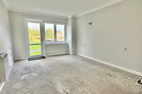 1 bedroom apartment for sale, Shingle Bank Drive, Milford on Sea, Lymington, Hampshire, SO41