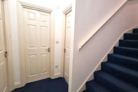 2 bedroom flat to rent, West Street, Erith