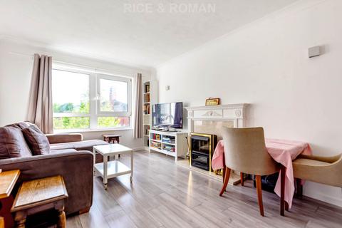 1 bedroom retirement property for sale, Queen Elizabeth Road, Kingston Upon Thames KT2