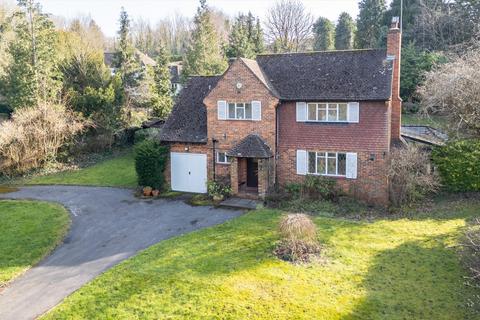 3 bedroom detached house for sale, Garden Close, Leatherhead, Surrey, KT22